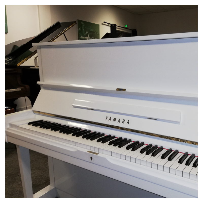 Piano droit Yamaha U1 d'occasion blanc - Pianos Juste